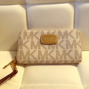 Michael Kors wristlet